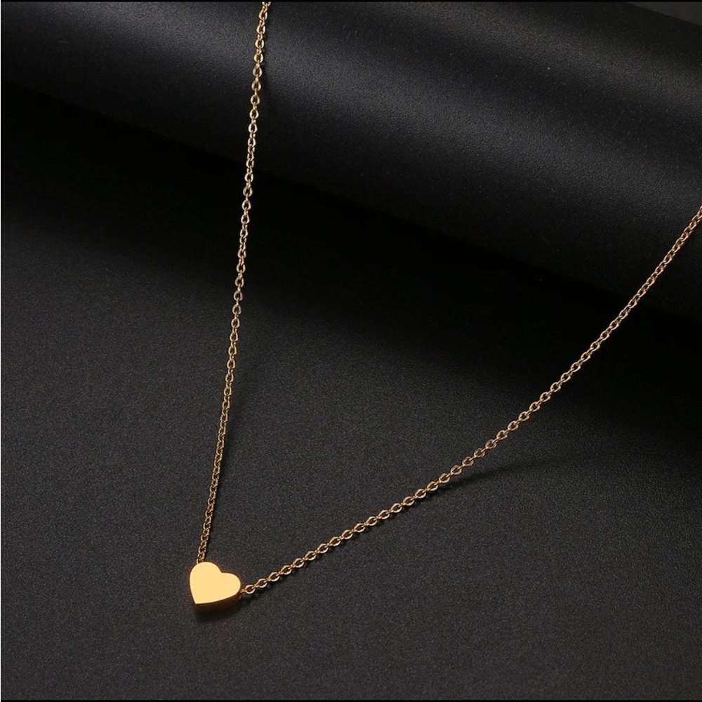 18k Gold Plated Dainty Heart Necklace - Picture 1 of 5